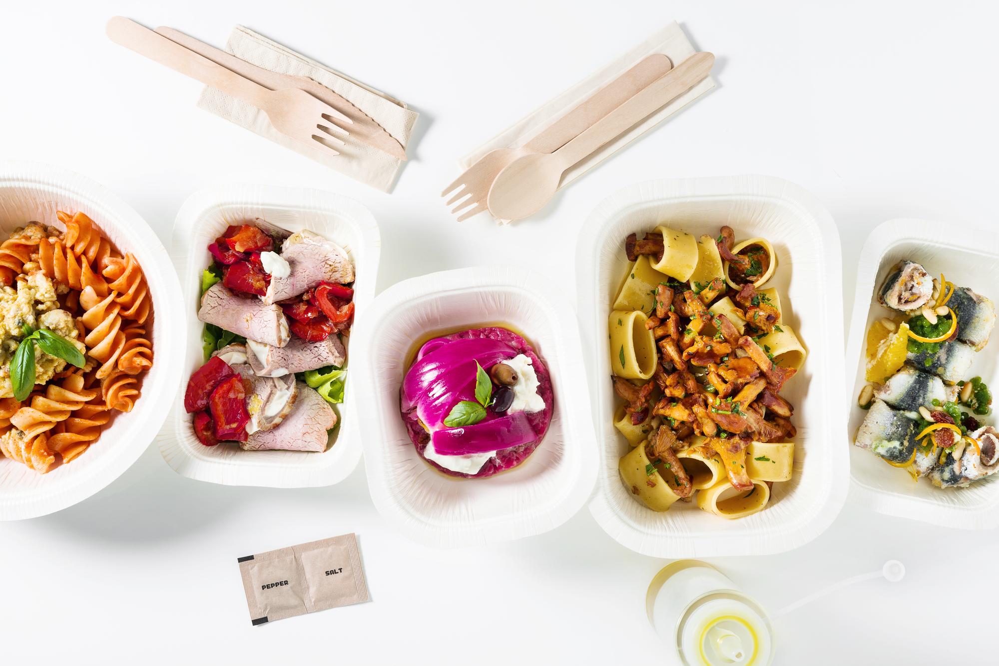 Subscription meal box with ingredients